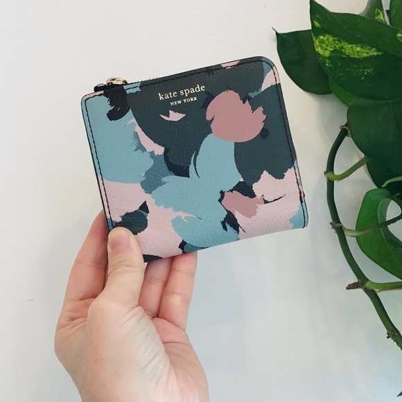 kate spade Handbags - Kate Spade Wallet - Like New